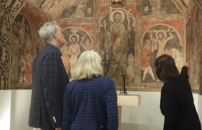 El actor inglés Nigel, durante su visita a los museos