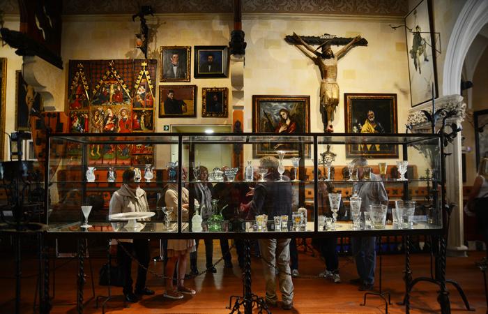 Visita guiada a la col·lecció de vidre de Santiago Rusiñol al Cau Ferrat Visita guiada a la col·lecció de vidre de Santiago Rusiñol al Cau Ferrat
