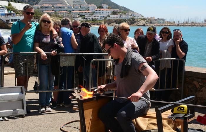Martin Kanecky, durant la demostració de vidre bufat que va rer a la Torreta