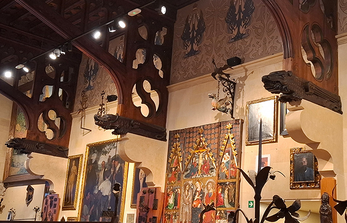 Actuació de neteja i manteniment al Gran Saló del Museu del Cau Ferrat Actuació de neteja i manteniment al Gran Saló del Museu del Cau Ferrat